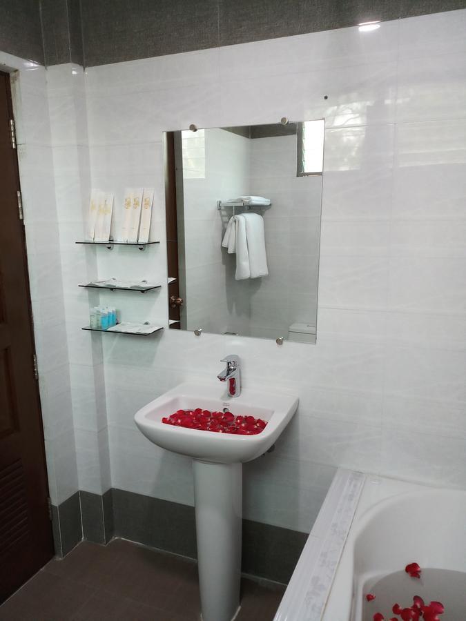 Hotel San Taw Win Pathein Kültér fotó