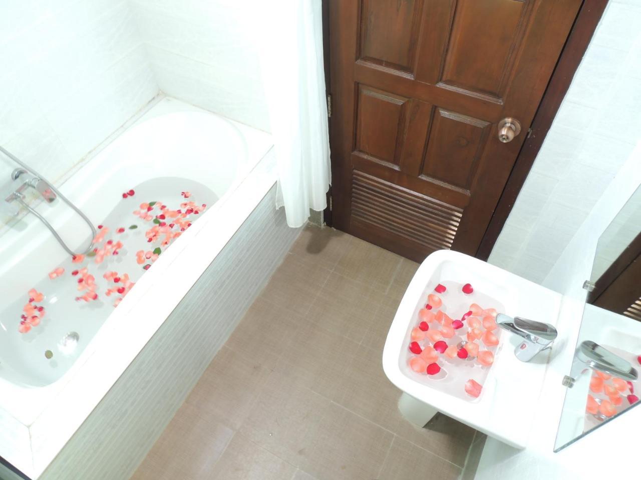 Hotel San Taw Win Pathein Kültér fotó